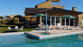 Brisas del Lago Apart and Hotel