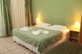 Brisas del Lago Apart and Hotel