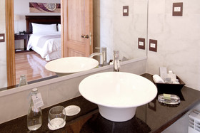 Alma Del Lago Suites & Spa