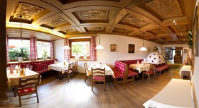 Ski-in-Ski-Out Hotel Garni Berghof