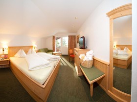Ski-in-Ski-Out Hotel Garni Berghof