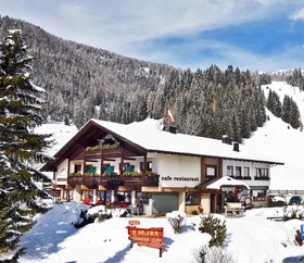 Ski-in-Ski-Out Hotel Garni Berghof