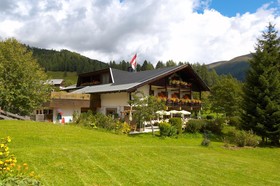 Ski-in-Ski-Out Hotel Garni Berghof