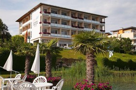 Tennis & Yacht Hotel