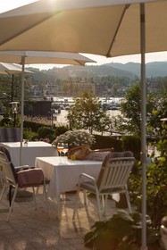 Tennis & Yacht Hotel