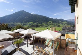 AlpenParks Hotel & Apartment Montana Matrei