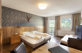 AlpenParks Hotel & Apartment Montana Matrei