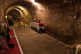 Wein And Schlafgut Kuessler