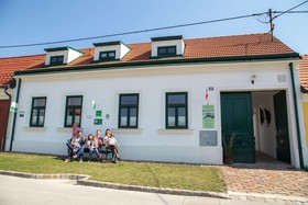 Wein And Schlafgut Kuessler