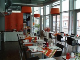 Orange Wings Krems