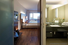 Penz Hotel West