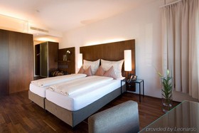 Penz Hotel West