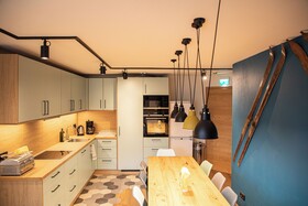 Roomie Alps Design Hostel
