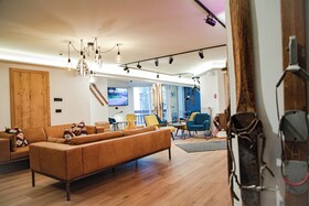 Roomie Alps Design Hostel
