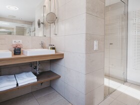 The Crystal VAYA Unique