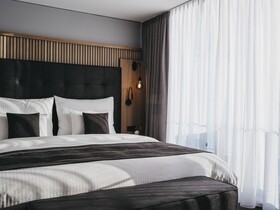 The Crystal VAYA Unique