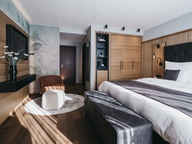 The Crystal VAYA Unique