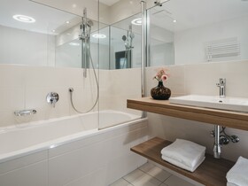 The Crystal VAYA Unique