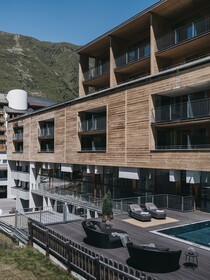 The Crystal VAYA Unique