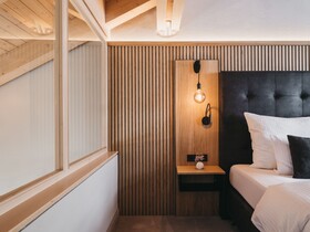 The Crystal VAYA Unique