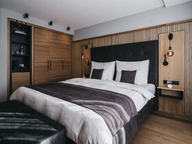 The Crystal VAYA Unique