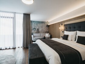 The Crystal VAYA Unique