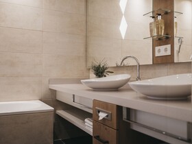 The Crystal VAYA Unique