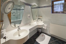 VALARA Alpine Art Hotel