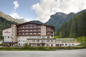 VALARA Alpine Art Hotel