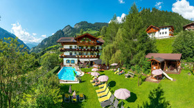 Hotel & Chalet Dorfer