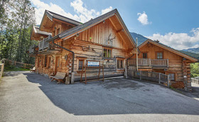 Chalets Blockhaus Saalbach by HolidayFlats24
