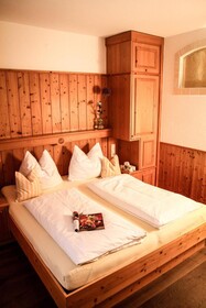 PEOPLE’S  HOTEL