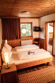 PEOPLE’S  HOTEL