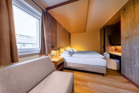 PEOPLE’S  HOTEL