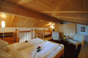 PEOPLE’S  HOTEL