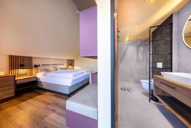 PEOPLE’S  HOTEL