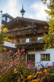 Holzhotel Forsthofalm