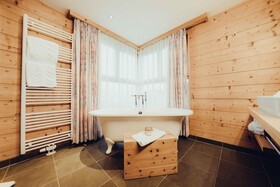 Holzhotel Forsthofalm