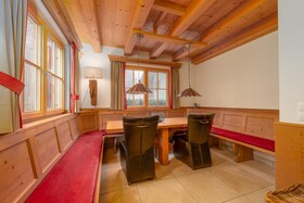 Avenida Panorama Chalets by Alpin Rentals