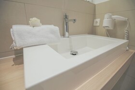 Room 5 Apartments