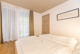 Room 5 Apartments