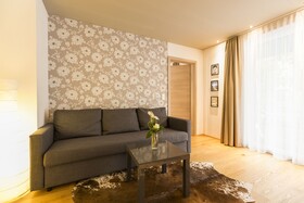 Room 5 Apartments