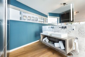 Room 5 Apartments