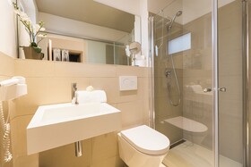 Room 5 Apartments