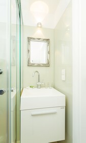 Room 5 Apartments