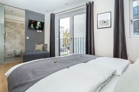 Room 5 Apartments