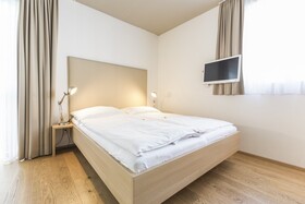 Room 5 Apartments