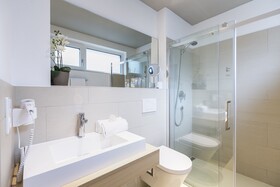 Room 5 Apartments