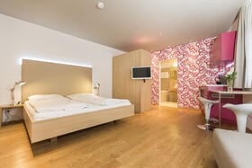 Room 5 Apartments