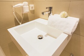 Room 5 Apartments